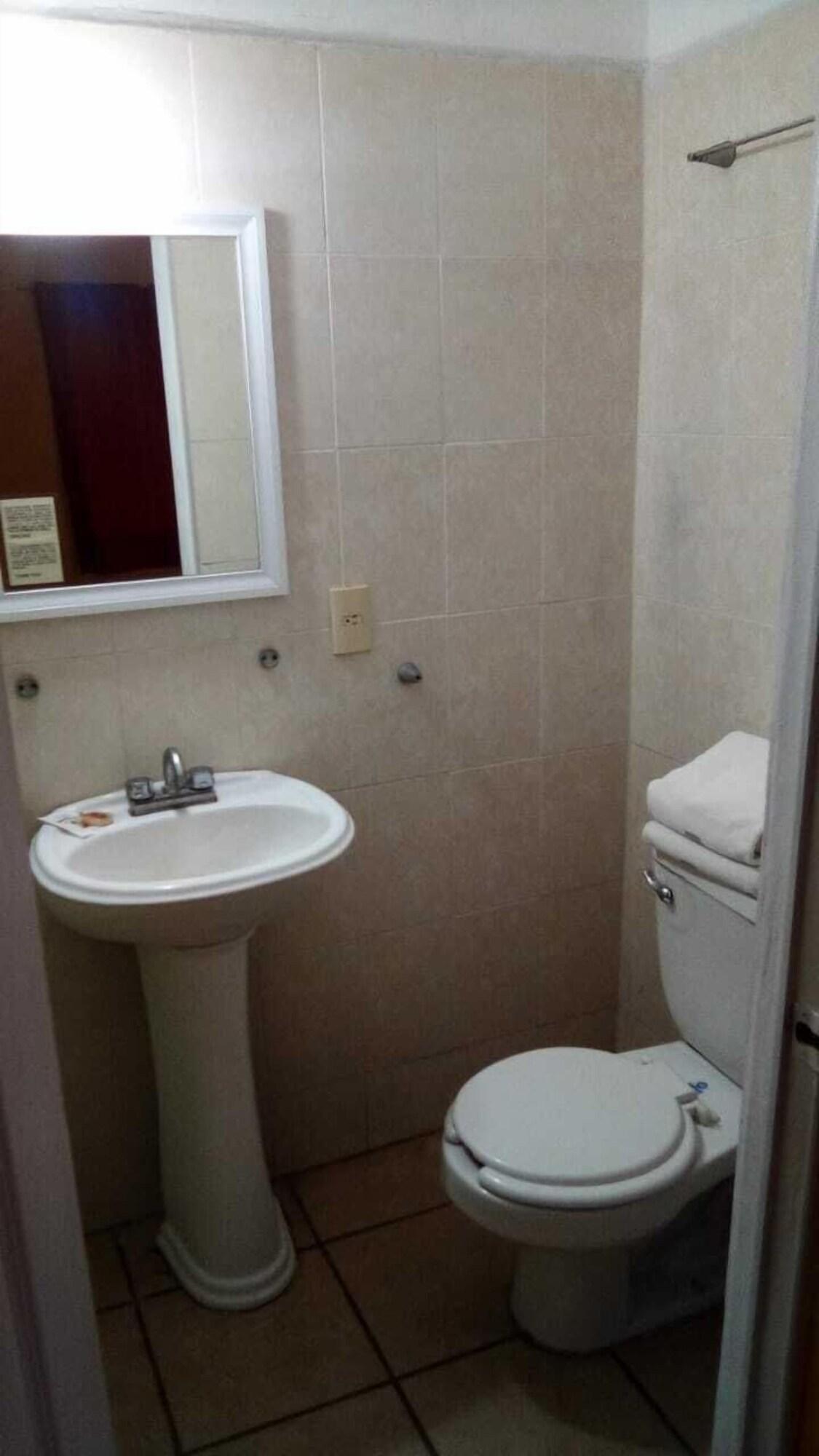 Hotel Castilla Y Leon Guadalajara Extérieur photo